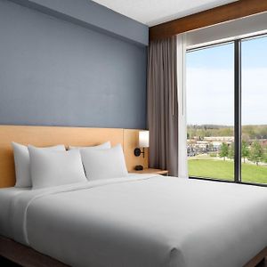 Upper Floors King Room